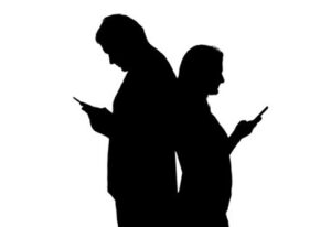 couple using cellphone